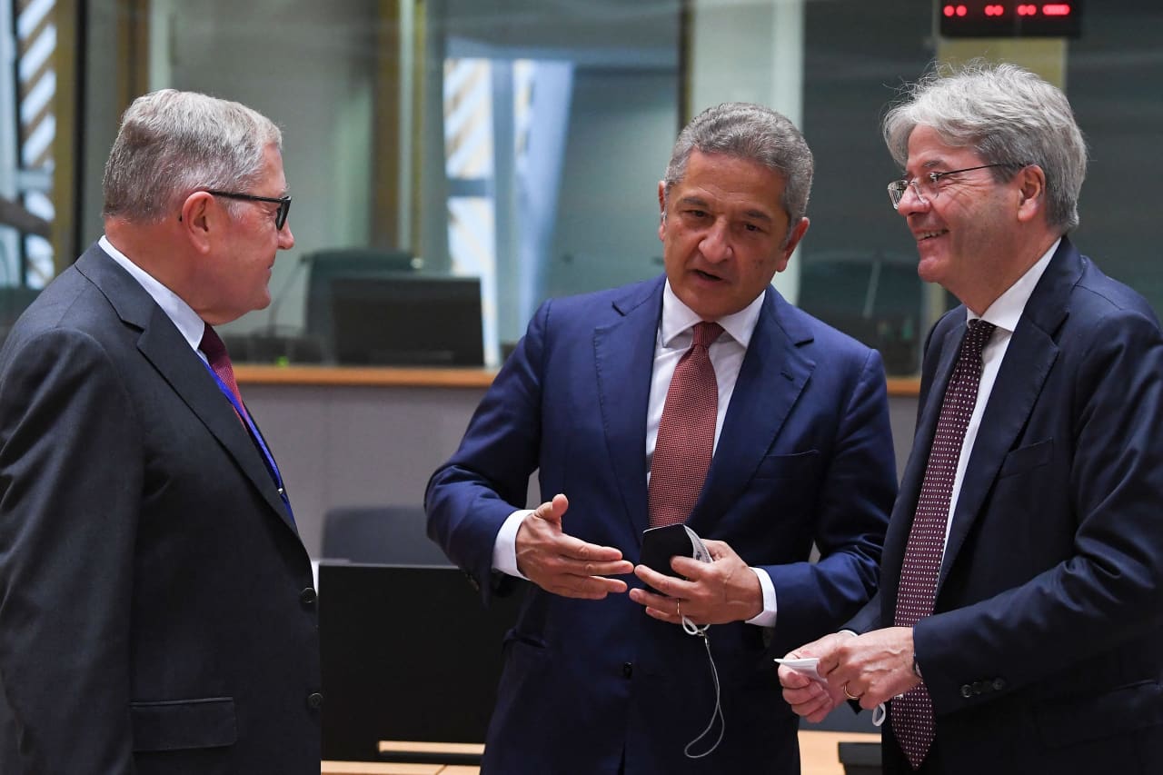 German bond yields slip as ECB official says rate reversal is 'fast approaching'