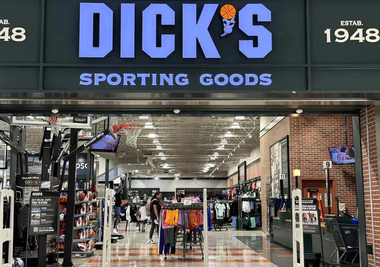 Dick’s Sporting Goods faces ‘dynamic economic environment’ and issues conservative outlook