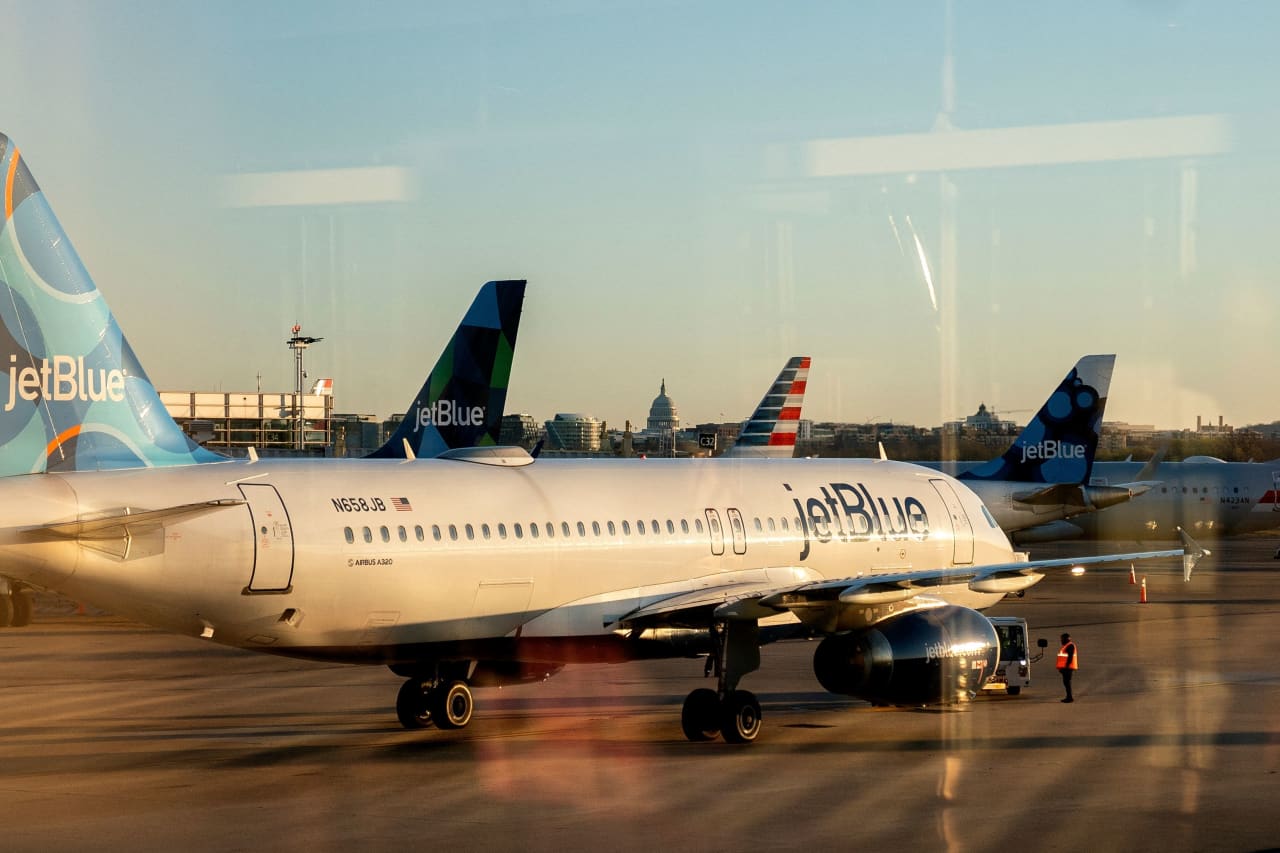JetBlue’s stock turns positive for the year on merger talk