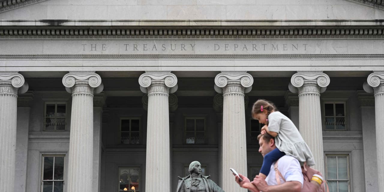 Who is buying all the Treasury auctions? Domestic funds got a record share, but another deluge is coming. - Vimarsana News
