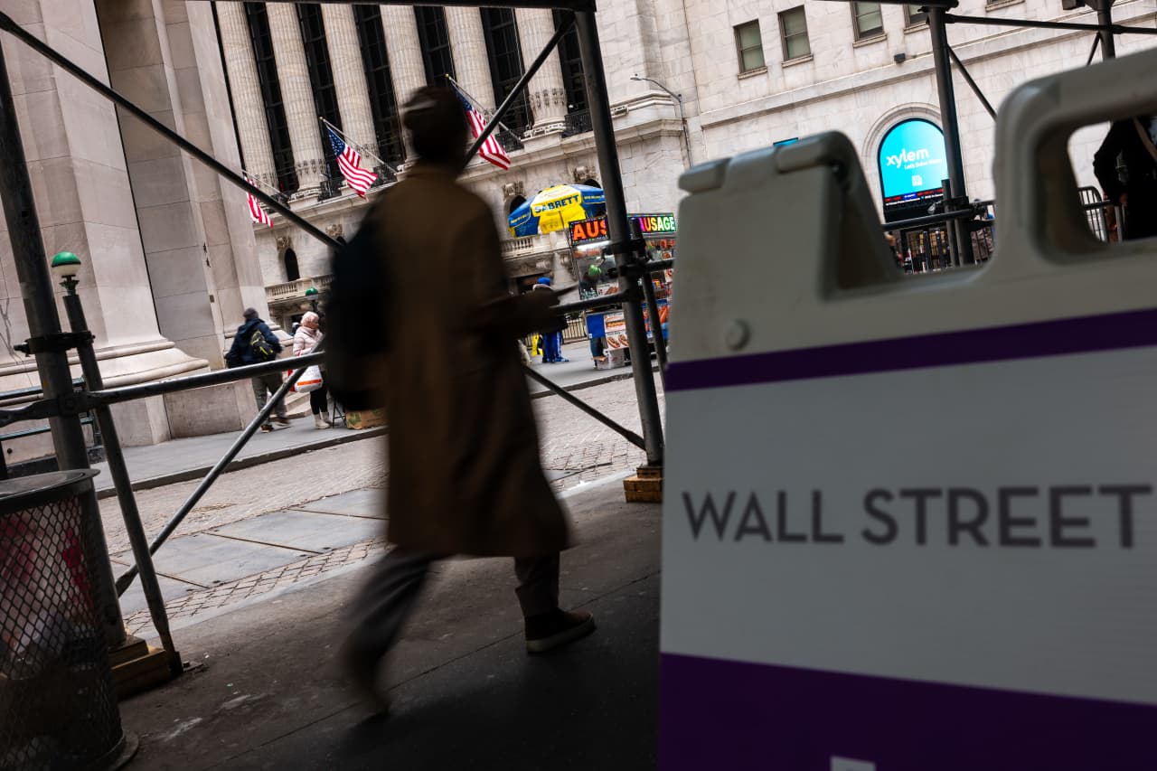 Here’s what happens after the S&P 500 breaks under the 200-day moving average following a long run