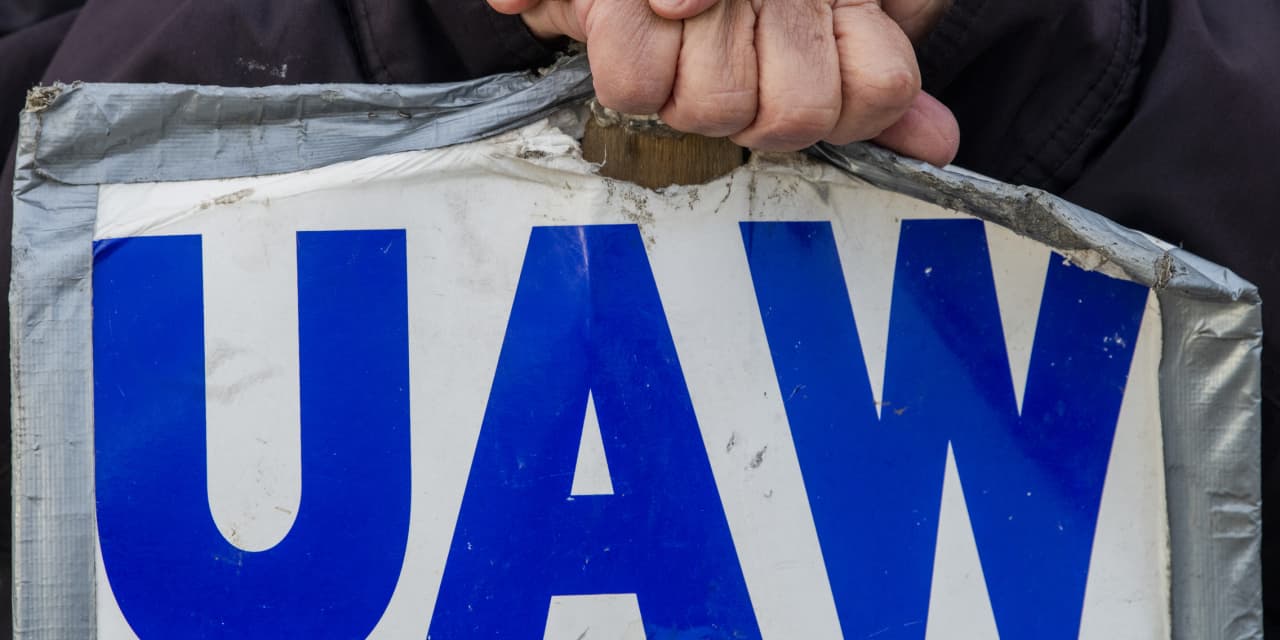 UAW to vote on strike authorization next week; union chief says talks with automakers moving slowly - Vimarsana News
