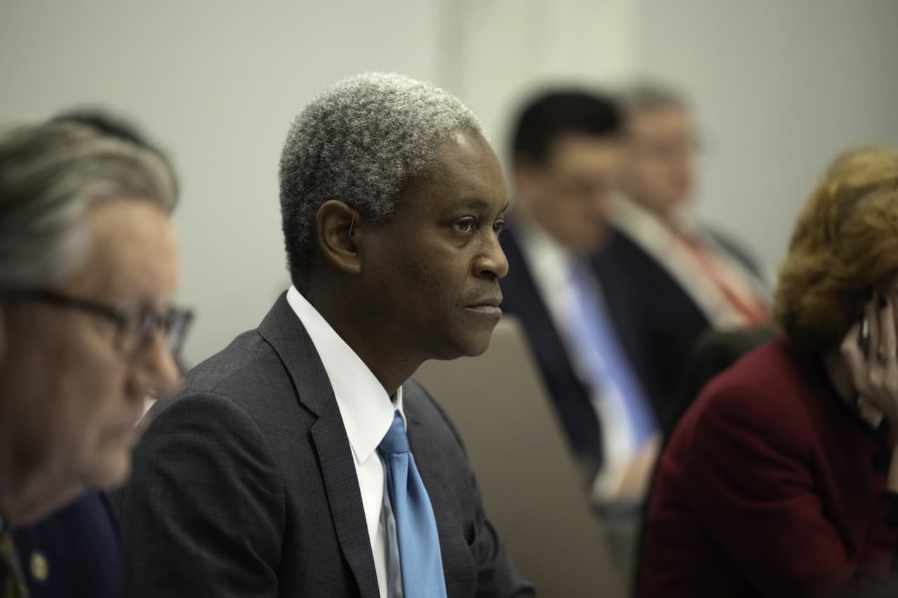 Fed's Bostic: Economy is 'losing momentum' but there is no sense of looming crash or panic from business leaders