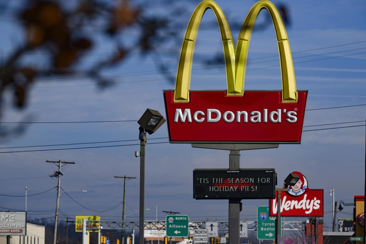 McDonald’s same-store sales boost stock even as average customer purchase dips