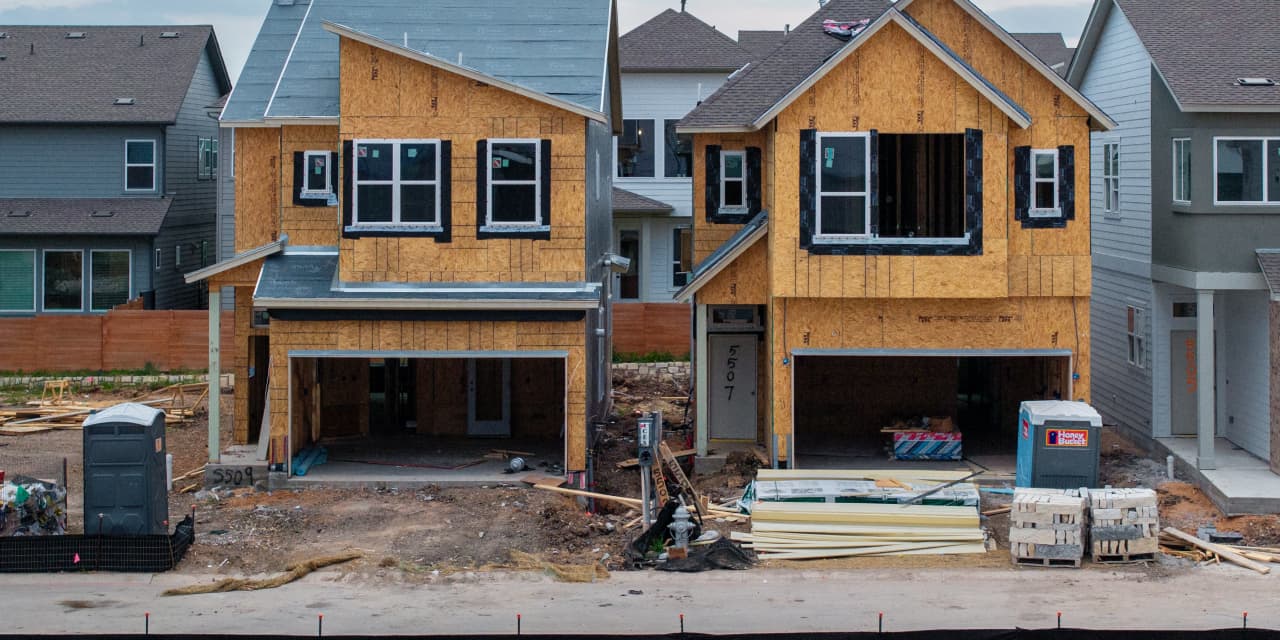 Builders slash prices on new homes as buyer traffic drops to 14-year low
