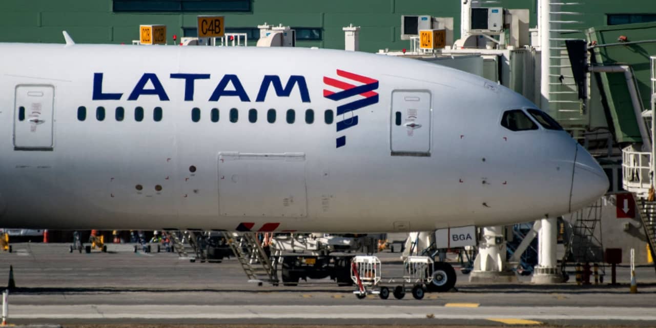 Miami-to-Santiago flight makes emergency landing in Panama City as pilot suffers reported fatal cardiac event - Vimarsana News