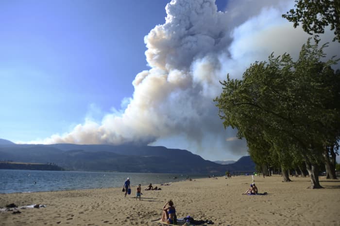 Yellowknife empties as thousands flee wildfire closing in on capital of ...