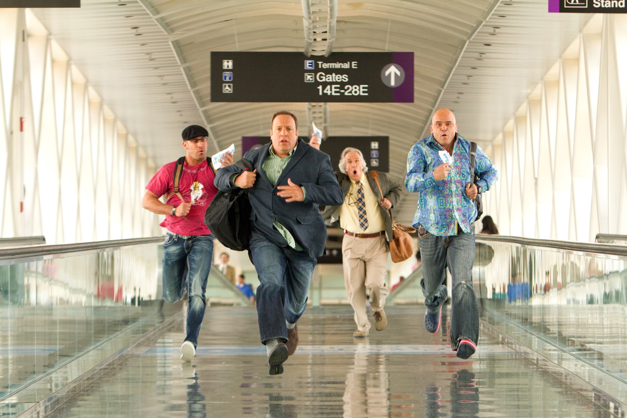 Человек бежит на поезд. Борт самолета. Последний вагон. Пассажиры спешили. Манас базар четверг.