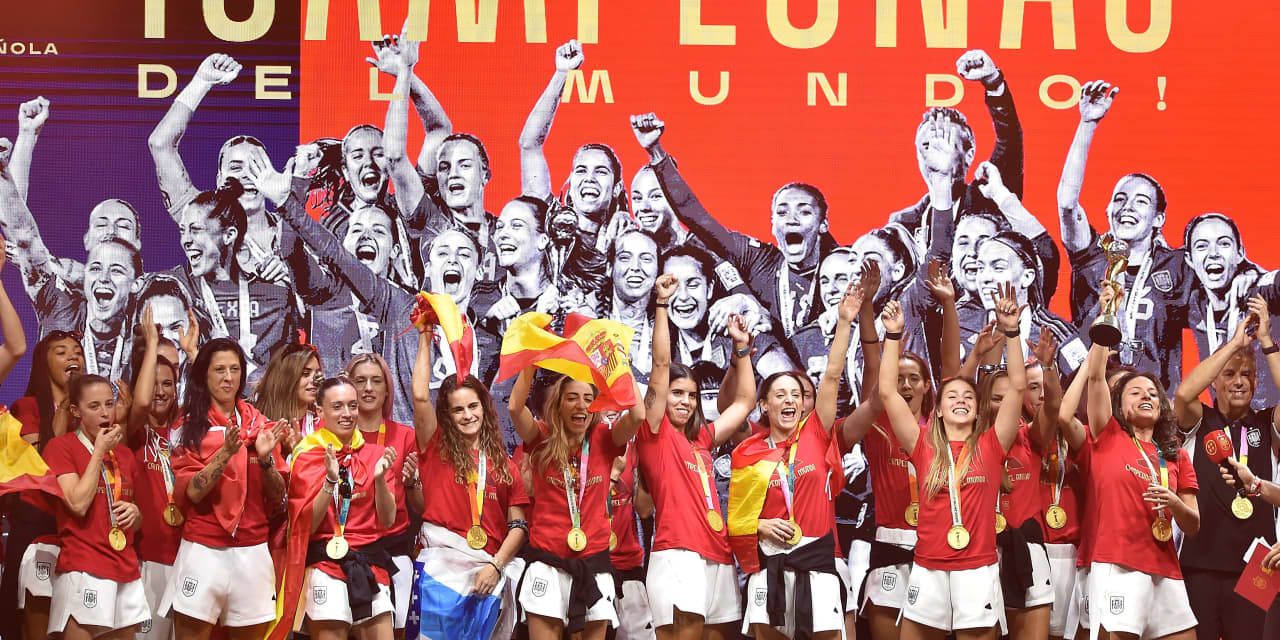 While Spain joyously fêtes its female World Cup champions, anger builds over an unwanted kiss
