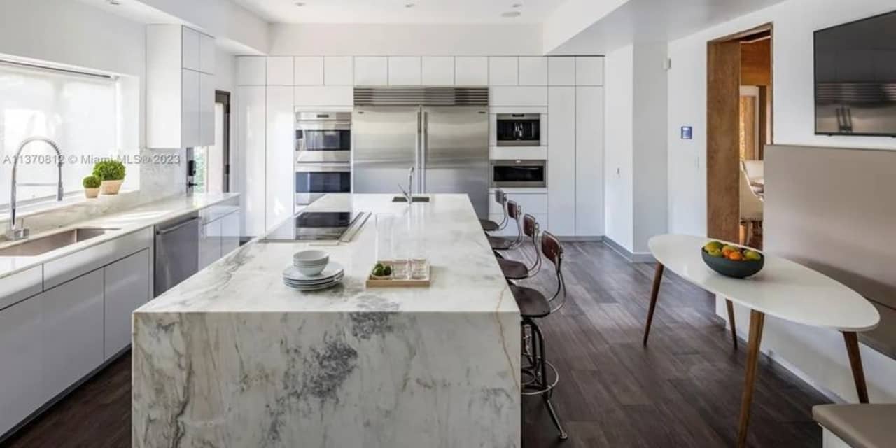 Joe Jonas and Sophie Turner finally sell their Miami mansion for $15 million - Vimarsana News