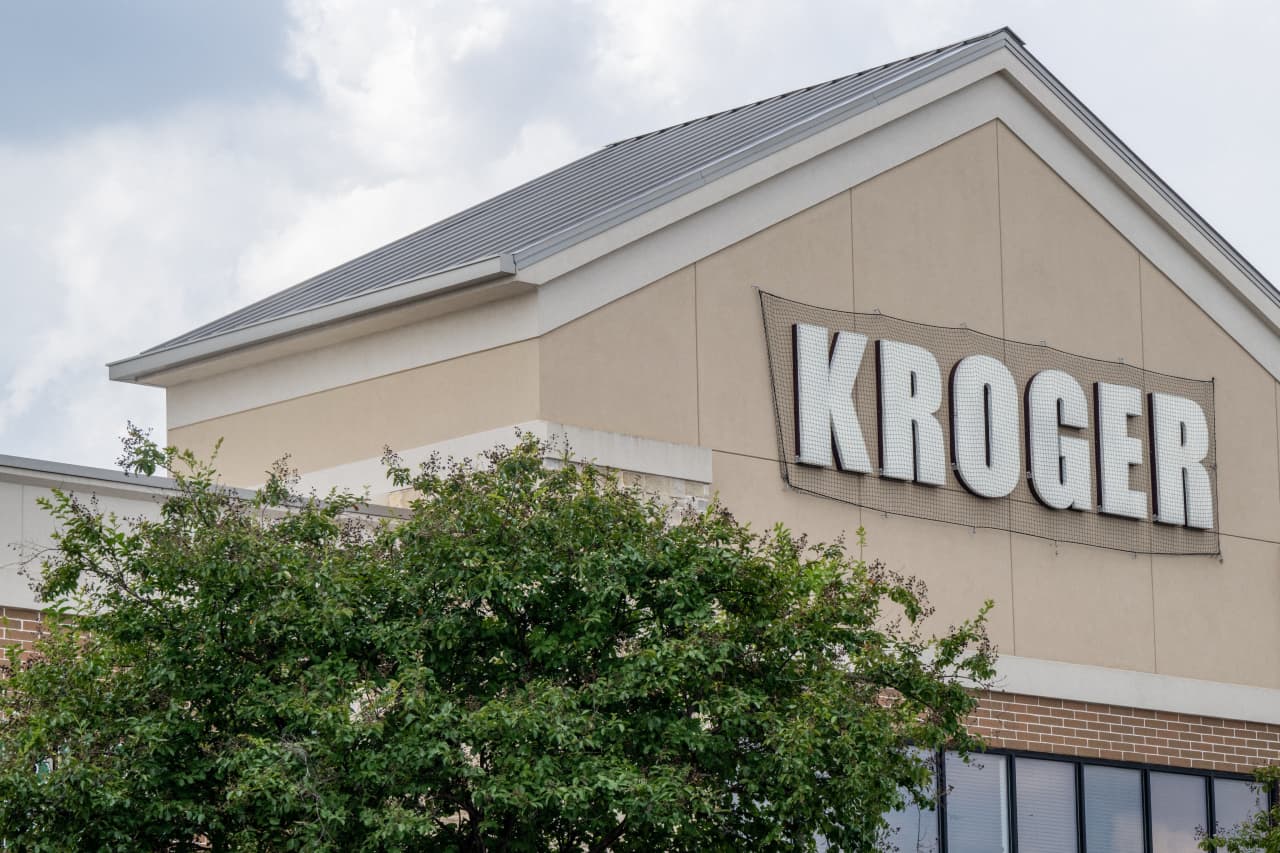 Kroger’s stock is on pace to close at record high as Albertsons deal dies. It faces these questions ahead.