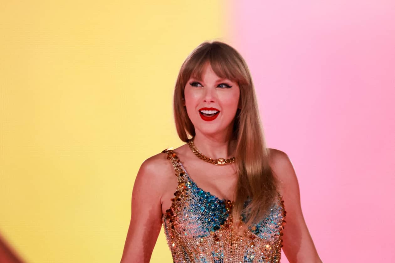 AMC stock extends winning streak to 5 days, boosted by Taylor Swift concert  movie - MarketWatch