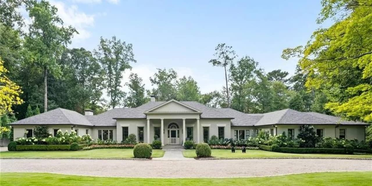 Just Peachy! Melissa McCarthy’s lovely $4.9 million Atlanta spread is pending sale