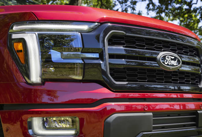 Ford updating F 150 logo, along with truck, at Detroit