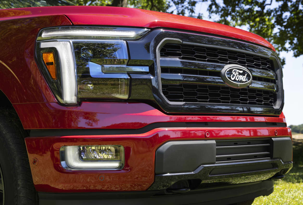 Grille Kit | FORD F-150 LARIAT 2024 Grille Kit | FORD F-150 LARIAT 2024
