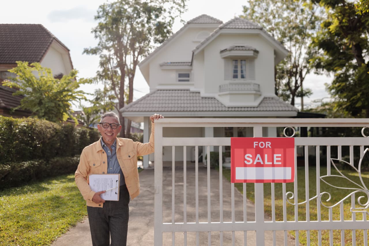 “No tengo herederos”: tengo 65 años y soy dueño de una casa de $650,000 con una hipoteca de $50,000 y dos propiedades de alquiler.  Sólo tengo 100.000 dólares en el banco.  ¿Debo liberar este capital?