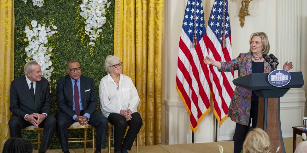 Hillary Clinton returns to White House to honor recipients of Japanese arts prize - Vimarsana News