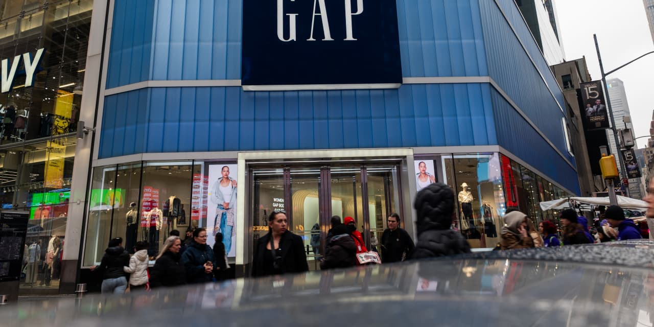 High gas prices soak up more retail-sales dollars — and restaurants are paying the bill
