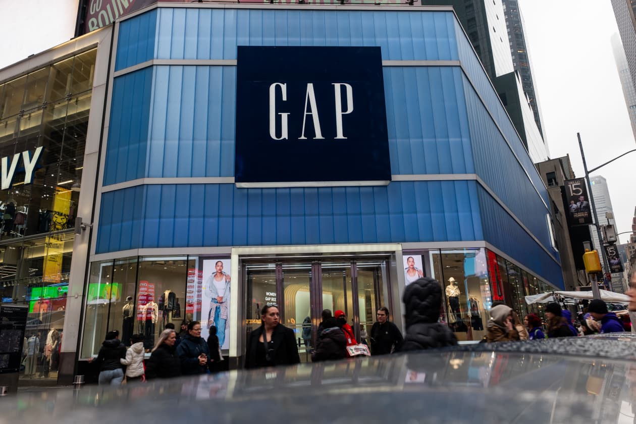 High gas prices soak up more retail-sales dollars — and restaurants are paying the bill
