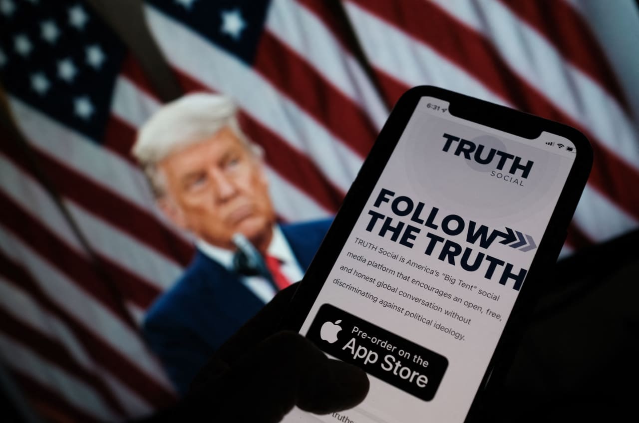 Trump’s Truth Social to launch live TV service, but ‘DJT’ stock keeps falling