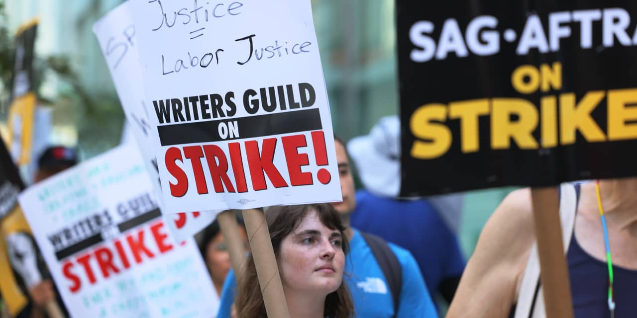 Tentative deal reached to end Hollywood writers strike, union says