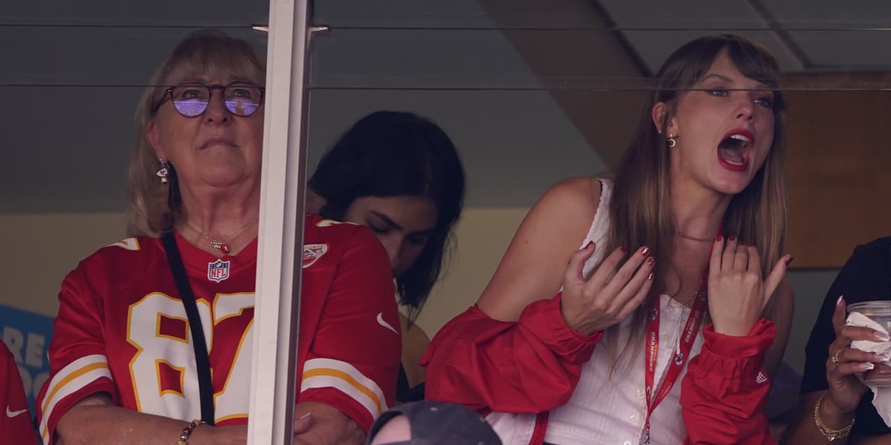 Travis Kelce Says He's an 'Impulse Shopper.' He's Got a Bedroom-Size Closet  to Prove It. - WSJ