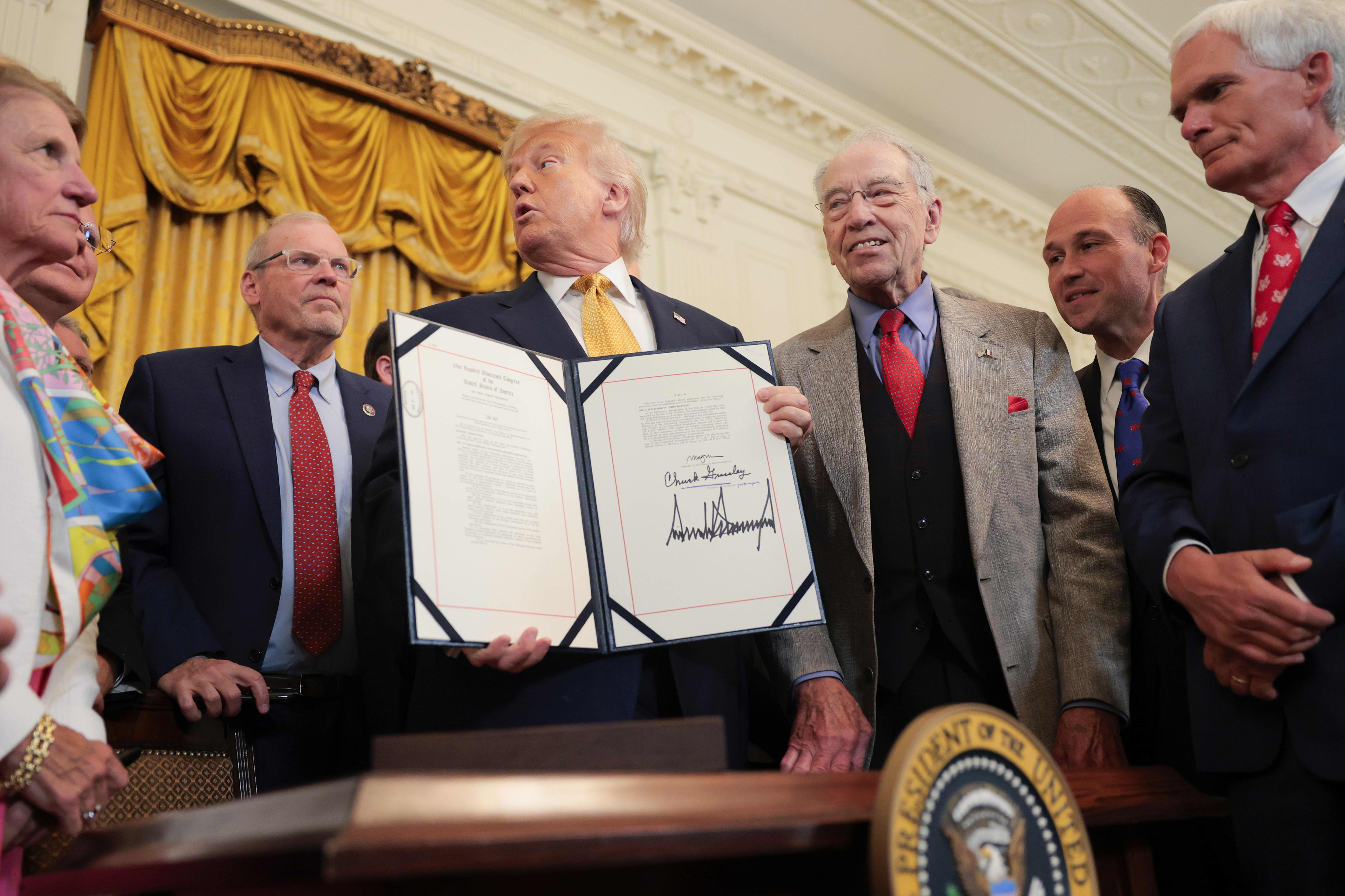 特朗普签署《天才法案》，美国加密货币监管迈出重要一步- WSJ