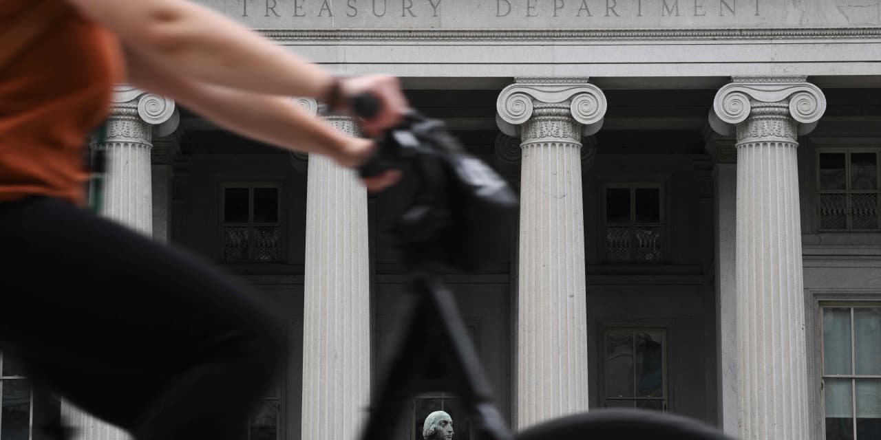 Treasury’s ‘weird’ security approaches 5% yield, signaling 10-year rate ...