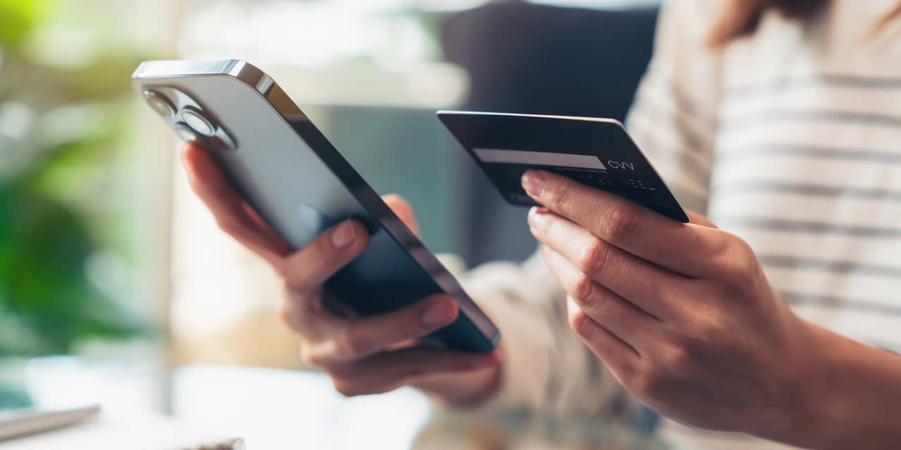 ‘No fuss, no gimmicks.’ This credit card is now offering 0% interest for 15 months, unlimited 1.5% cash back on all purchases and no annual fee. Is it right for you?