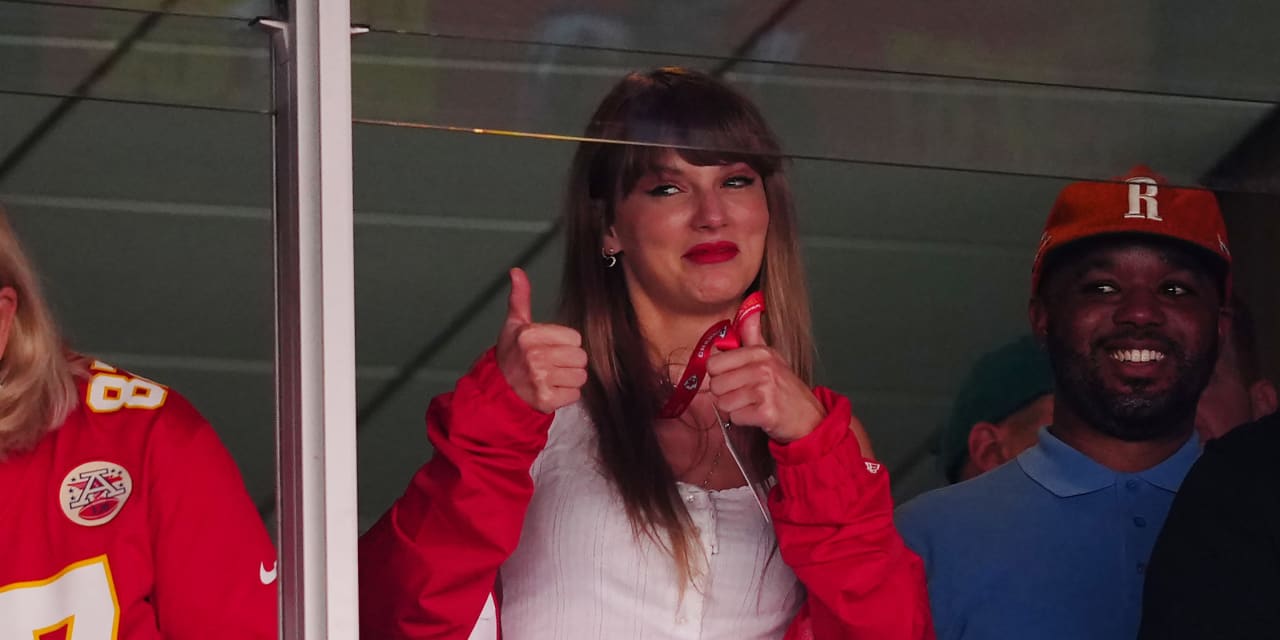 The Taylor Swift effect: Travis Kelce and the NFL see a boost in merch sales - Vimarsana News