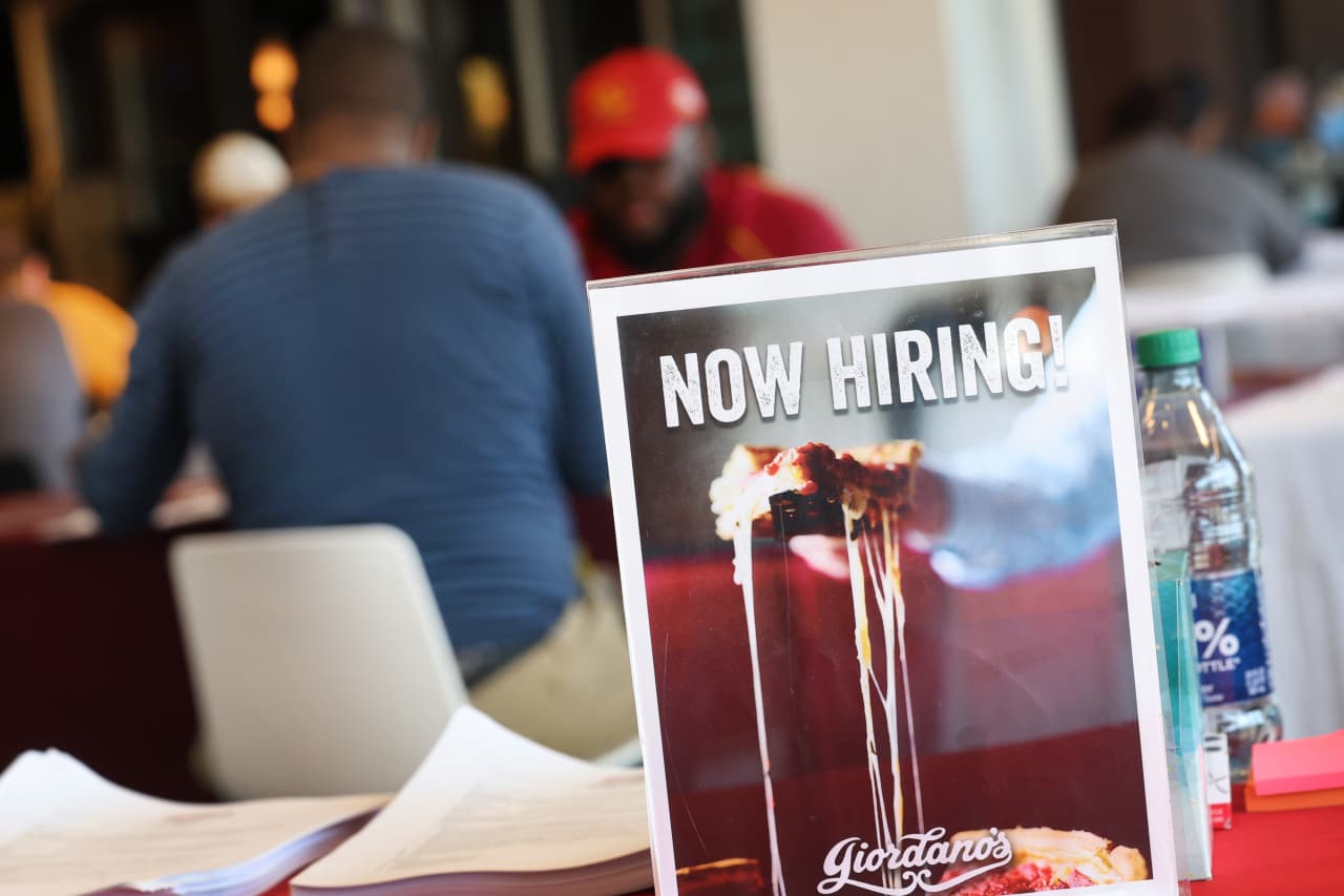 Jobless claims drop to 7-month low as economy plows ahead