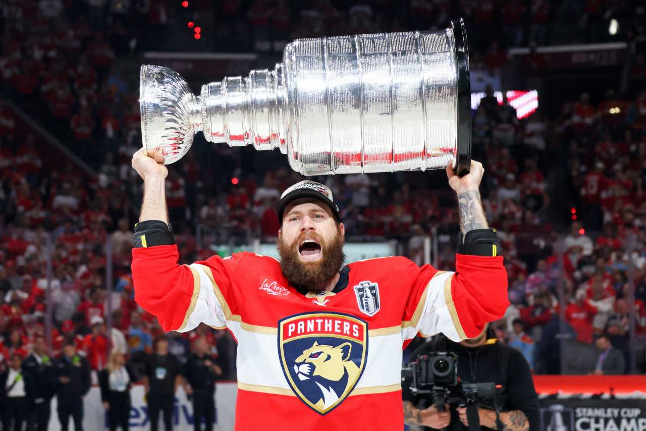 This recent college grad says ‘dumb luck’ almost turned $13 into $270,000 with an NHL finals bet. Why DraftKings and other sportsbooks love parlays, too.