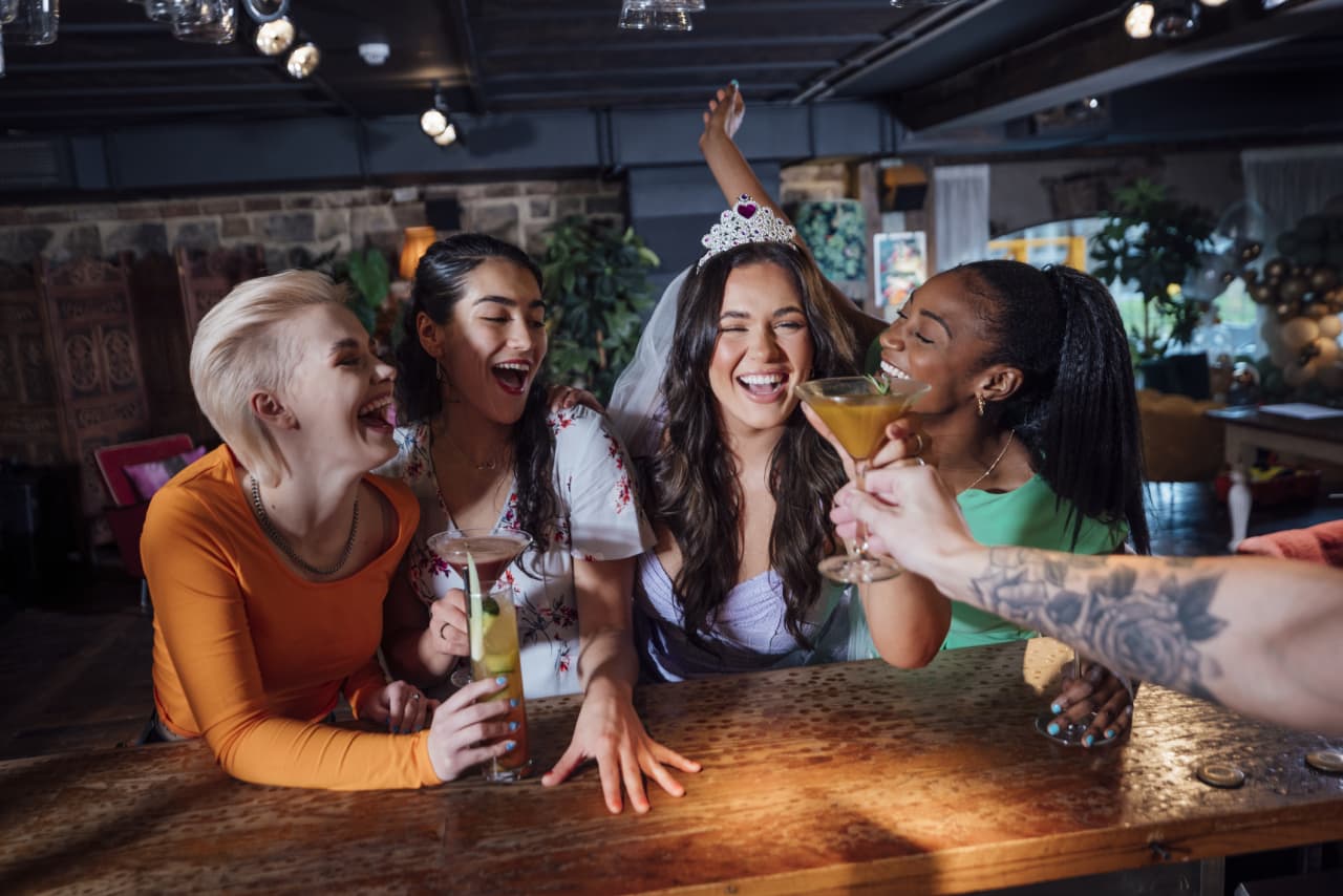 The maid of honor won’t put expenses on her credit card for the bachelorette party. As a bridesmaid, should I be offering?