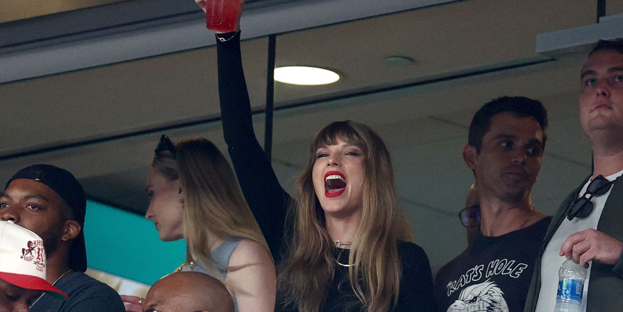 Taylor Swift attends another game to watch Travis Kelce's Chiefs take on  Jets - MarketWatch