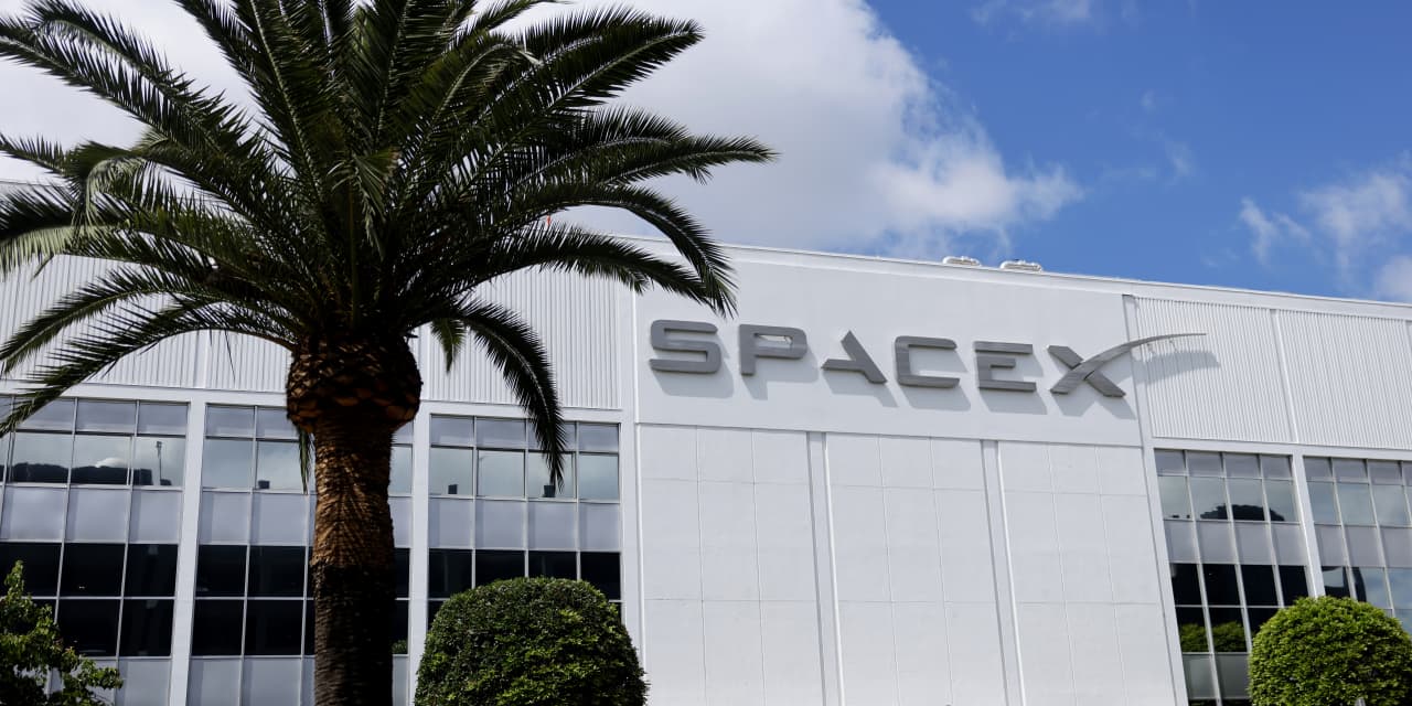 Looking to buy into the SpaceX IPO? This scary chart might make you think twice.
