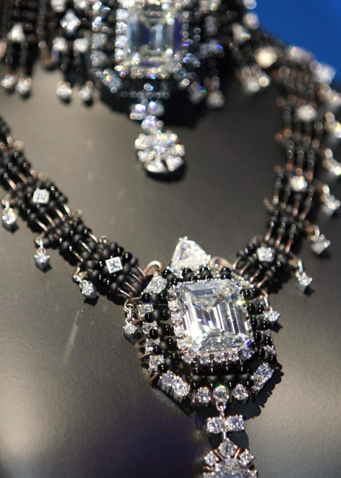 De Beers slashes diamond sales to tackle gemstone market glut - MarketWatch