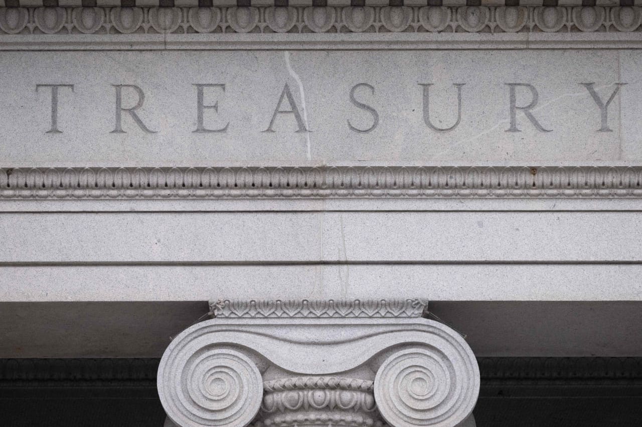 Treasury sharply cuts third-quarter borrowing estimate