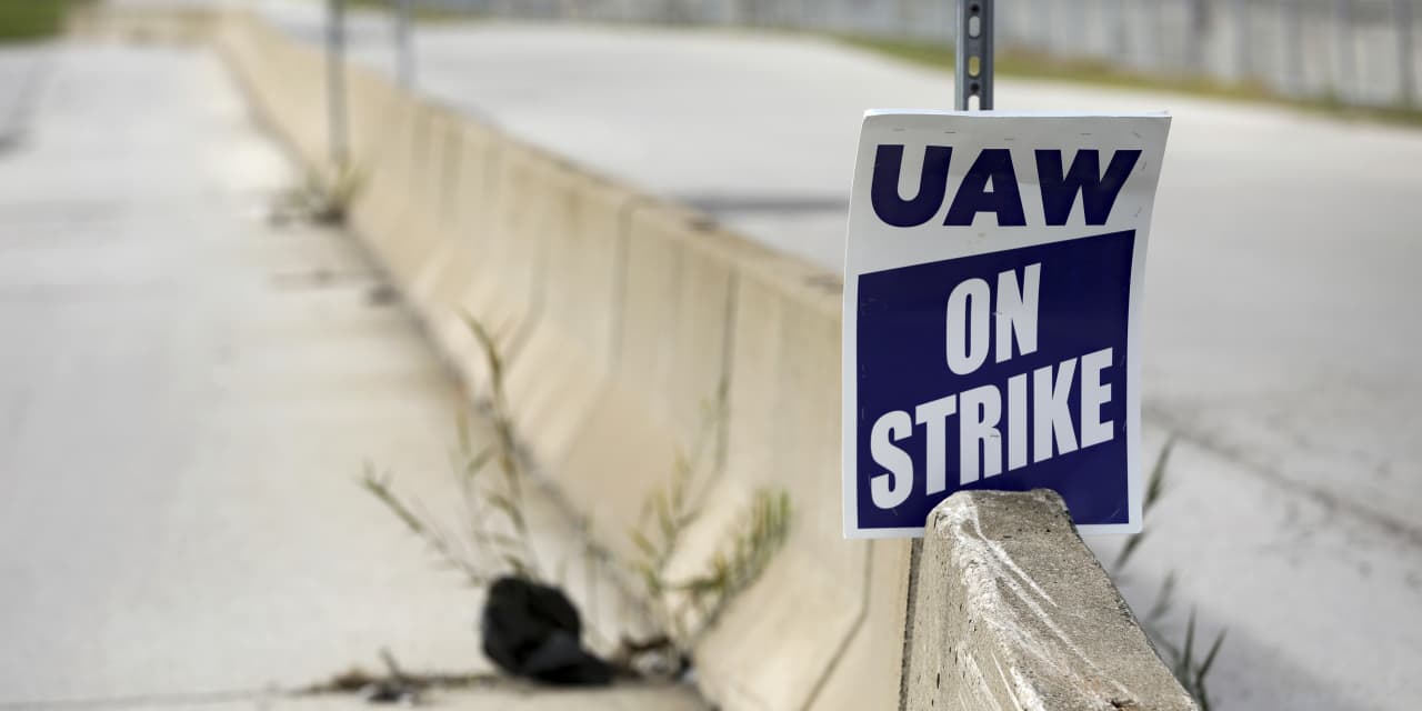 Workers at Mack Trucks reject tentative contract deal, will go on strike Monday