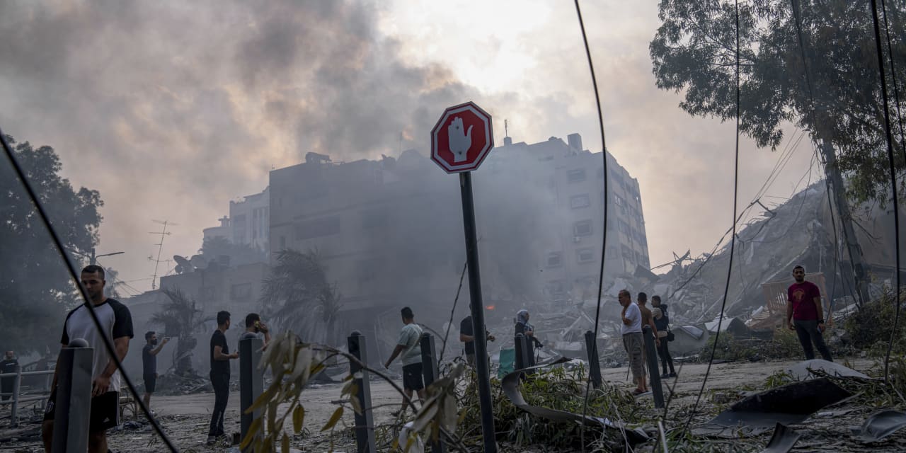 Israel steps up Gaza bombardment, as deaths in the region surpass 1,100