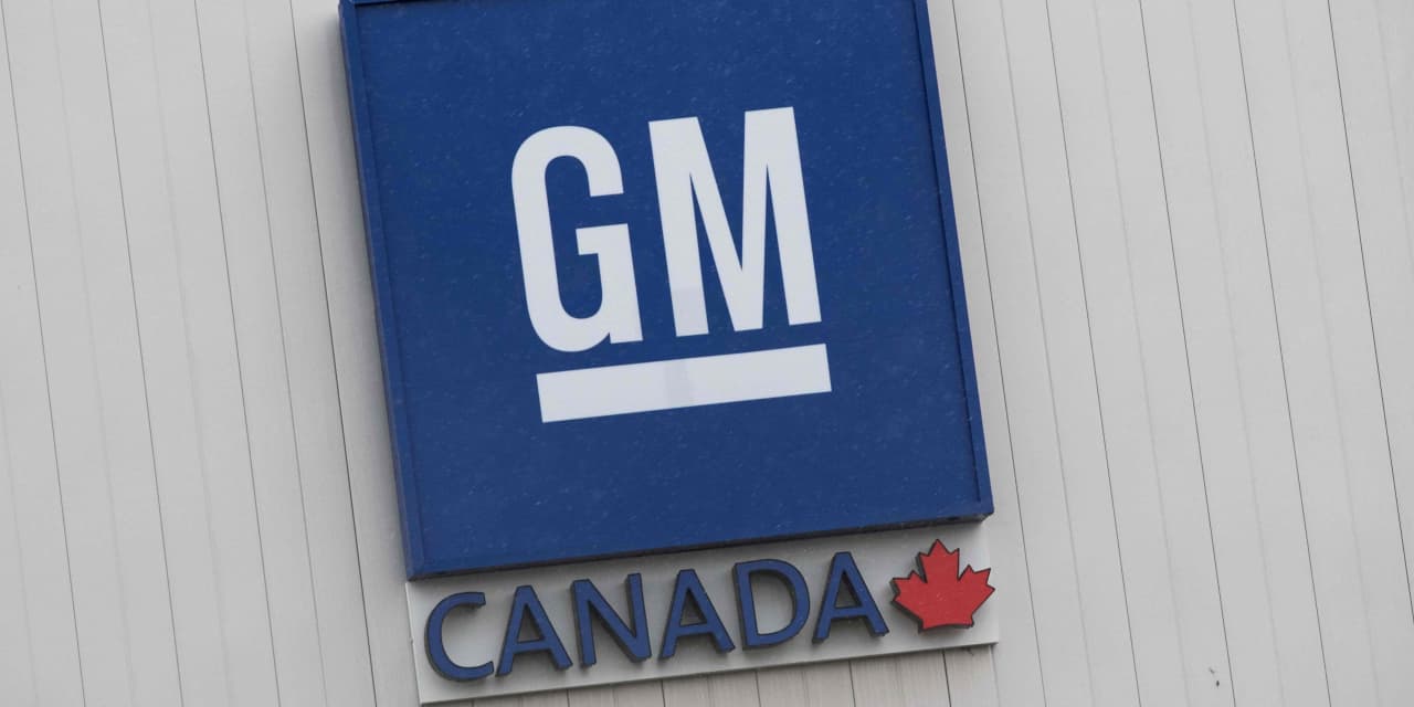 Canadian autoworkers ratify new contract with GM, leaving only Stellantis without deal