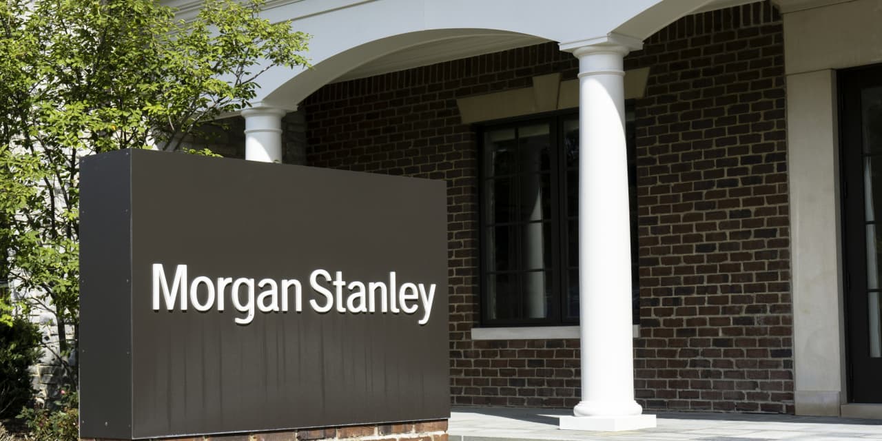 Traders monitor stock prices and Federal Reserve news on the floor of the New York Stock Exchange