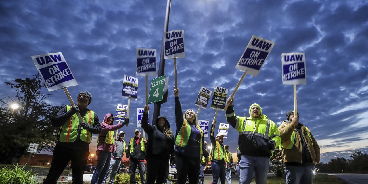 Ford says it's hit limit on contract offer as UAW eyes action against Stellantis - Vimarsana News