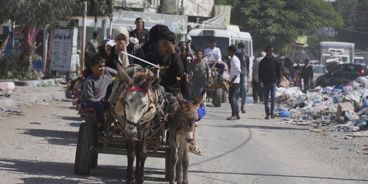 Palestinians are struggling to flee south in Gaza after Israel gives an evacuation order