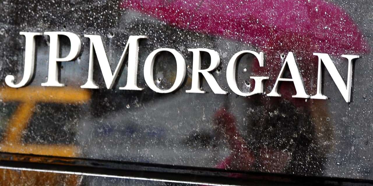 JPMorgan’s stock has room to rise 60% over the next 18 months, analyst says while hiking price target Markets – MarketWatch