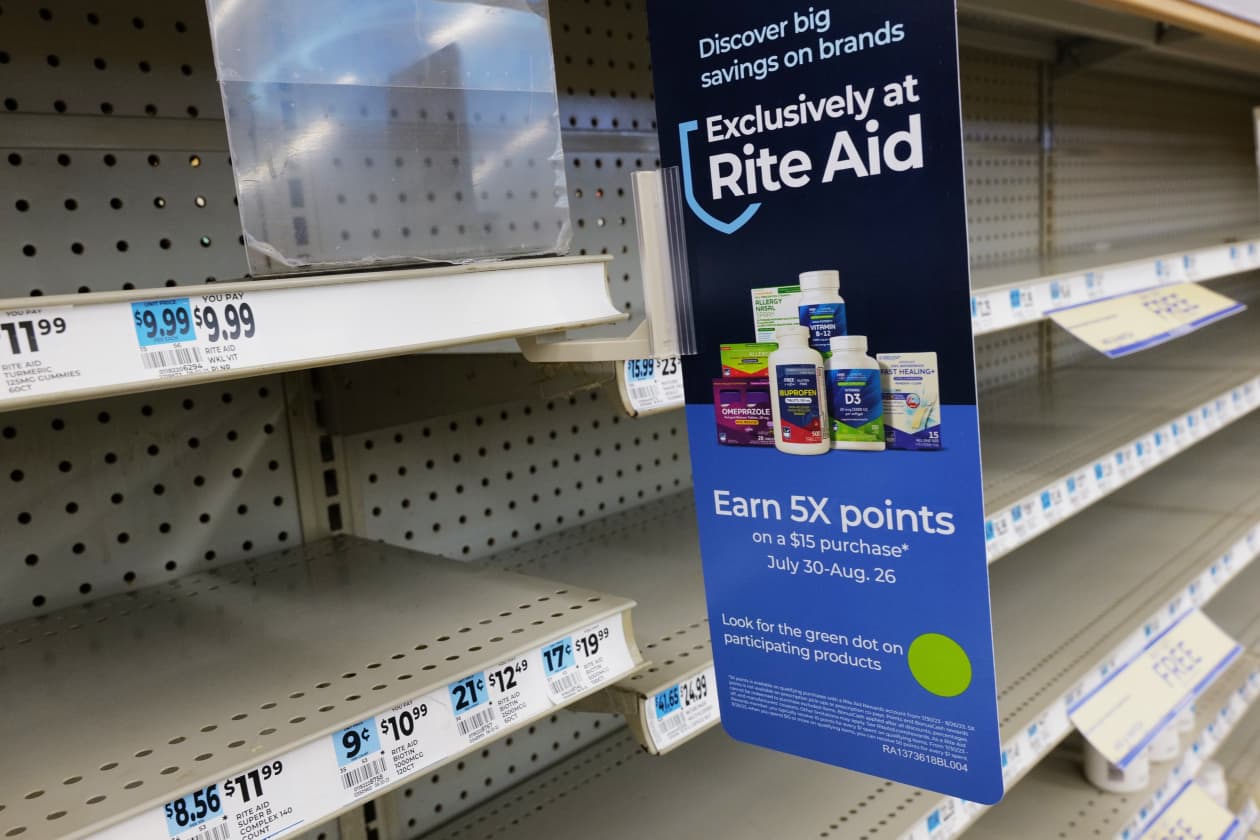 Rite Aid’s stock tumbles 55 to join its cratering bonds after