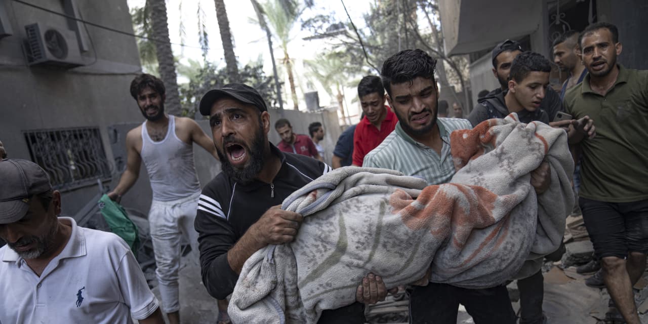 Palestinians say Israeli airstrike on Gaza hospital kills hundreds