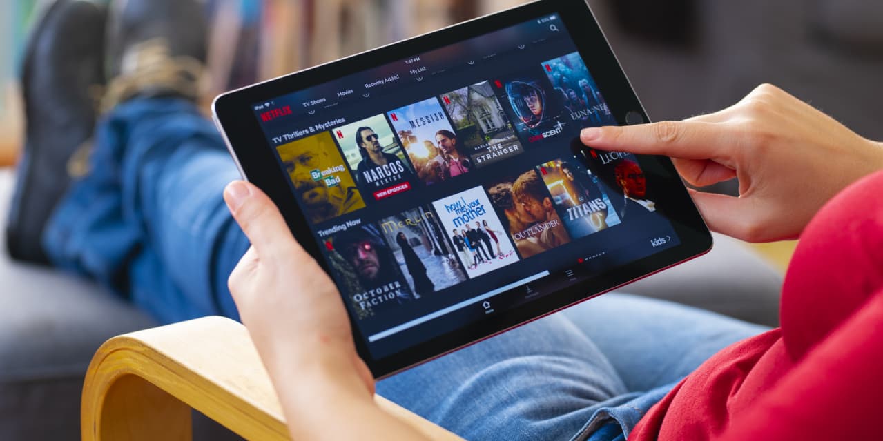 Netflix turning password sharing clampdown into paid sharing boost, say analysts - Vimarsana News
