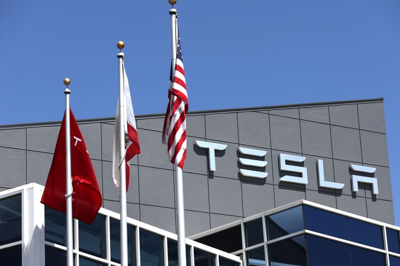 Tesla’s ‘self-inflicted’ woes make this analyst feel more cautious about the stock