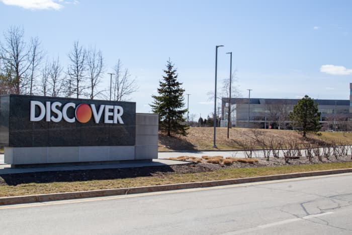 Discover shares drop as company sets aside extra $1B in case of souring credit