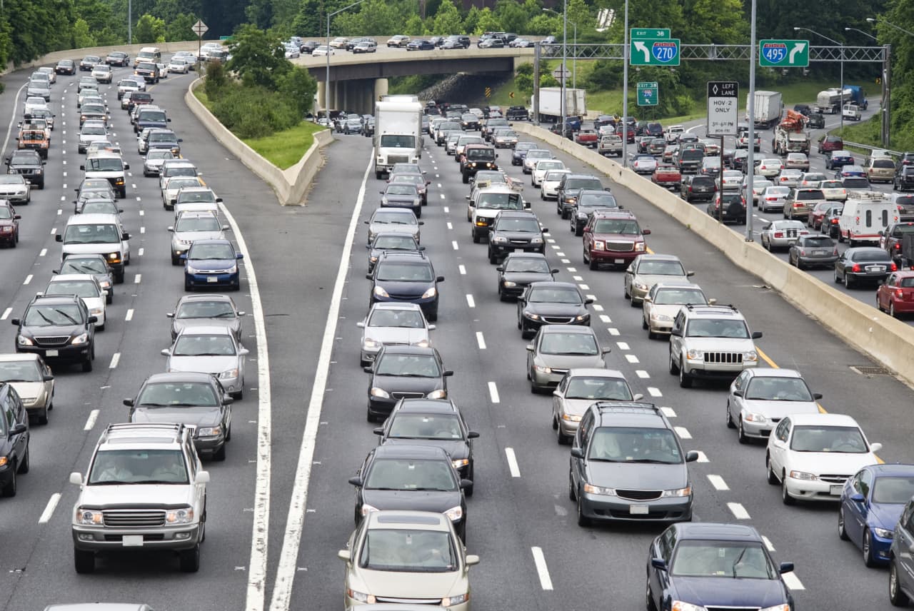 Report: Global emissions rose last year, but EVs are on the decline.